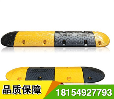 鑄鋼減速帶又稱(chēng)減速板,減速拱,緩沖帶,減速坡,減速膠,減速墊,減速路拱,橡膠減速板,橡膠路拱,橡膠減速路拱,橡膠減速帶,橡膠緩沖帶,橡膠減速塊,道路減速帶,道路橡膠減速帶,路拱,橡膠減